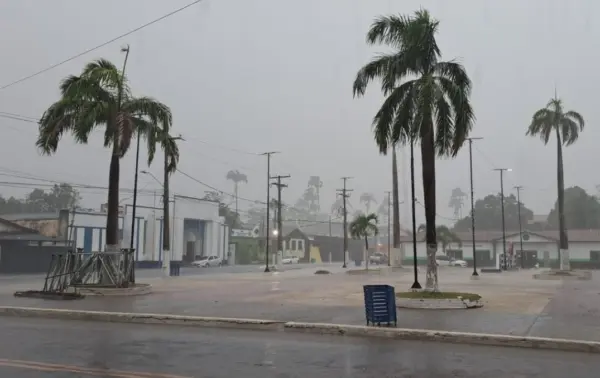Forte temporal alaga ruas em Brasiléia, Epitaciolândia e Cobija; assista