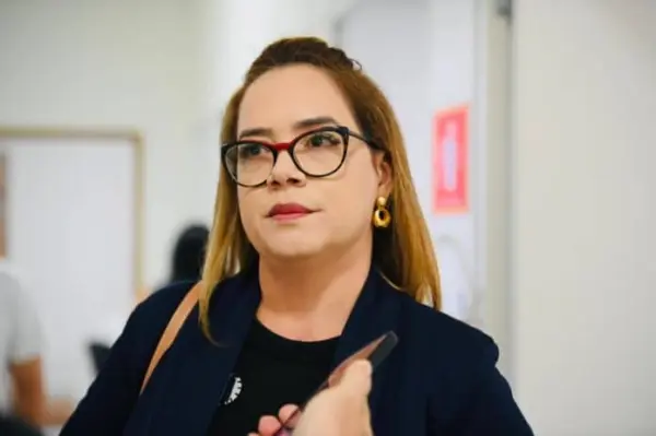 Lucilene Vale é a única parlamentar a votar contra afastamento de Clendes Vilas Boas