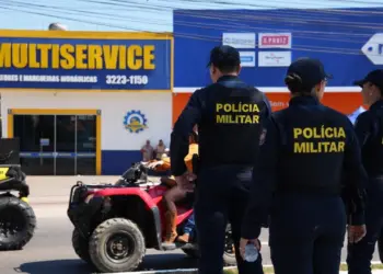 Homem com mandado de prisão em aberto sai algemado da ExpoSena