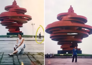 A história do casal que tirou foto no mesmo instante e lugar 11 anos antes de se conhecer