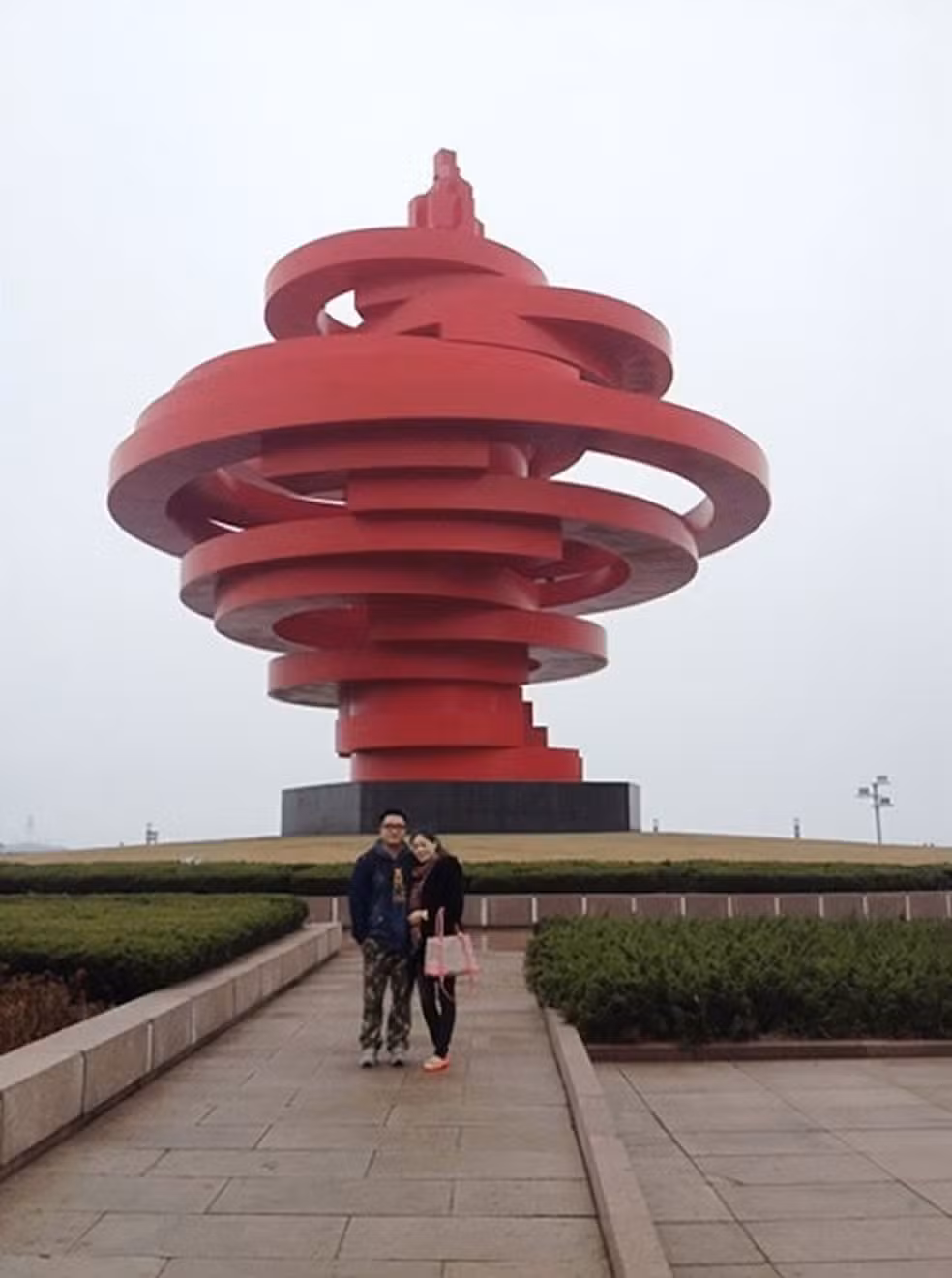 A história do casal que tirou foto no mesmo instante e lugar 11 anos antes de se conhecer