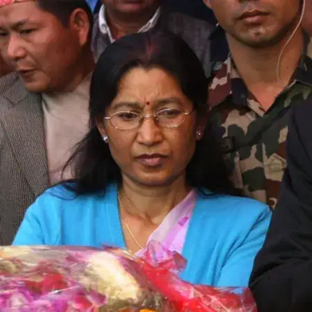 Mulher do ex-primeiro-ministro do Nepal é queimada viva durante protestos contra bloqueio de redes sociais