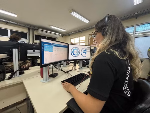 Mulher liga para a polícia e simula pedido de pizza para denunciar violência doméstica na Bahia; OUÇA