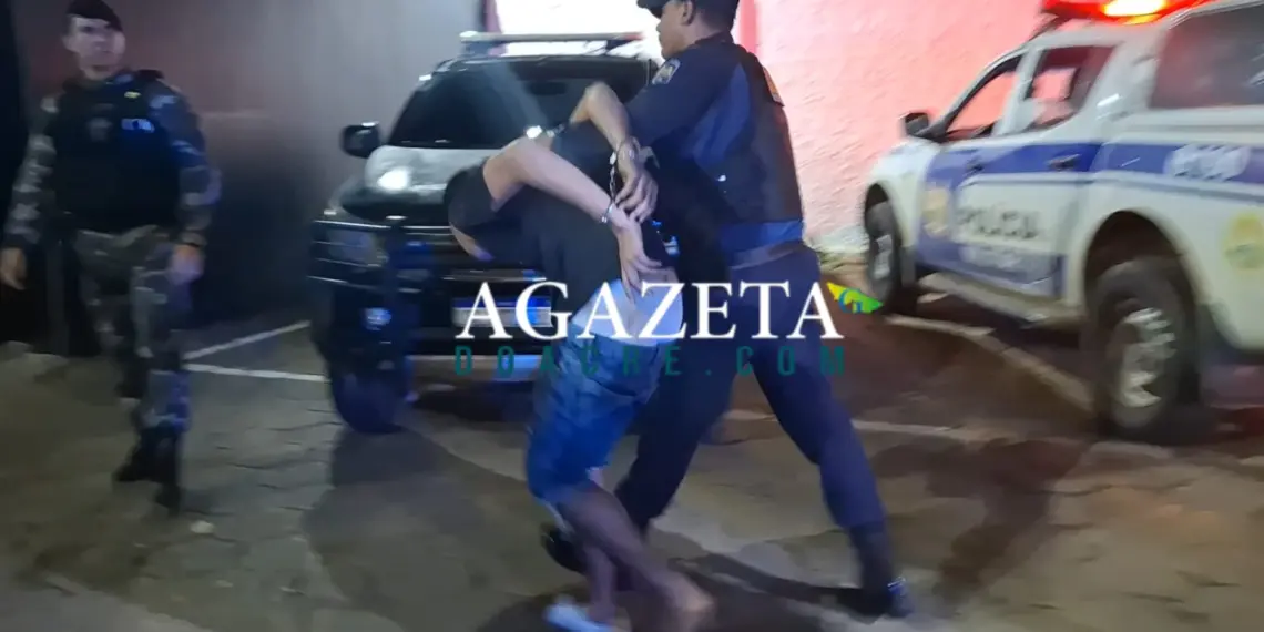 Adolescente de 16 anos é apreendido com escopeta e celulares roubados pelo BOPE em Rio Branco 1 Adolescente de 16 anos é apreendido com escopeta e celulares roubados pelo BOPE em Rio Branco