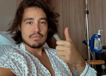 Cantor Tiago Iorc é internado às pressas com fortes dores