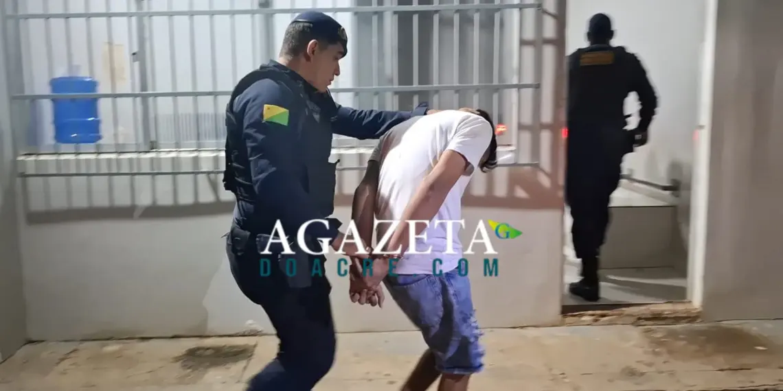 Homem é preso e dois adolescentes são apreendidos por porte ilegal de arma de fogo 1 Homem é preso e dois adolescentes são apreendidos por porte ilegal de arma de fogo