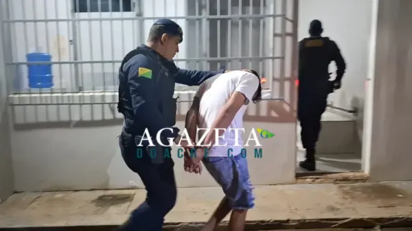 Homem é preso e dois adolescentes são apreendidos por porte ilegal de arma de fogo 1 Homem é preso e dois adolescentes são apreendidos por porte ilegal de arma de fogo