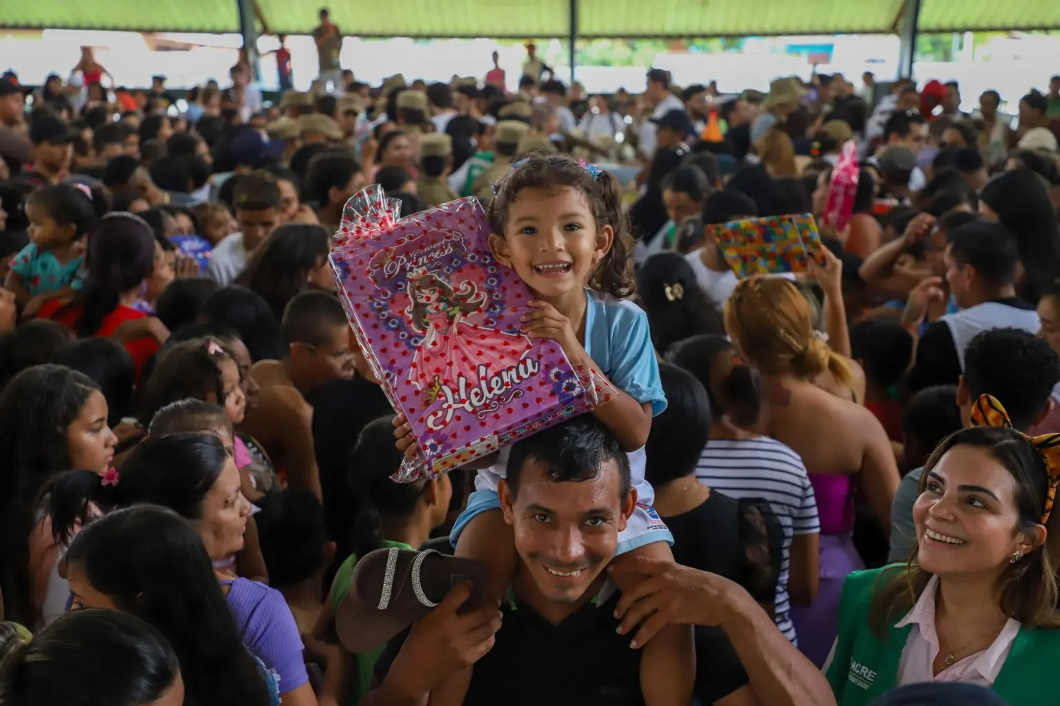 Após campanha de arrecadação, governo entrega mais de 2,5 mil brinquedos a crianças