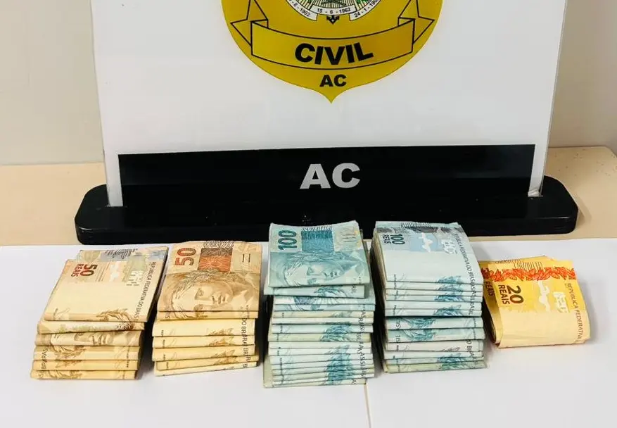 ‘Tesoureiro’ de facção criminosa é preso no Acre; quase R$ 40 mil são apreendidos 2 ‘Tesoureiro’ de facção criminosa é preso no Acre; quase R$ 40 mil são apreendidos