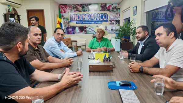 Prefeito de Rio Branco lidera iniciativa para modernizar gestão de resíduos no Acre 1 Prefeito de Rio Branco lidera iniciativa para modernizar gestão de resíduos no Acre