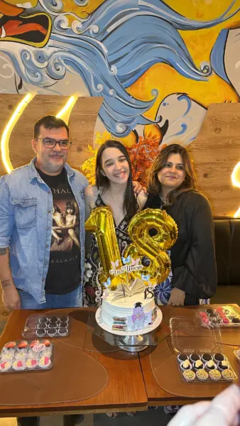 O casal Eliezer e Mercedes foi clicado ao lado do filho, o médico Wilson Barbosa Neto e da nora Fernanda Teixeira, durante casamento em Florença-Itália