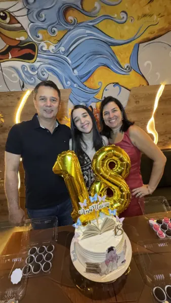 O casal Eliezer e Mercedes foi clicado ao lado do filho, o médico Wilson Barbosa Neto e da nora Fernanda Teixeira, durante casamento em Florença-Itália