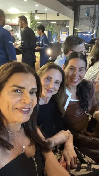 O casal Eliezer e Mercedes foi clicado ao lado do filho, o médico Wilson Barbosa Neto e da nora Fernanda Teixeira, durante casamento em Florença-Itália