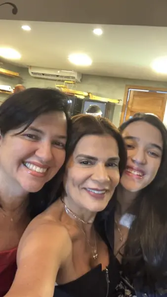 O casal Eliezer e Mercedes foi clicado ao lado do filho, o médico Wilson Barbosa Neto e da nora Fernanda Teixeira, durante casamento em Florença-Itália