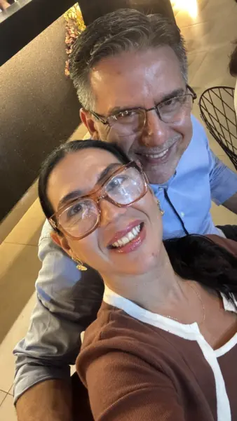 O casal Eliezer e Mercedes foi clicado ao lado do filho, o médico Wilson Barbosa Neto e da nora Fernanda Teixeira, durante casamento em Florença-Itália