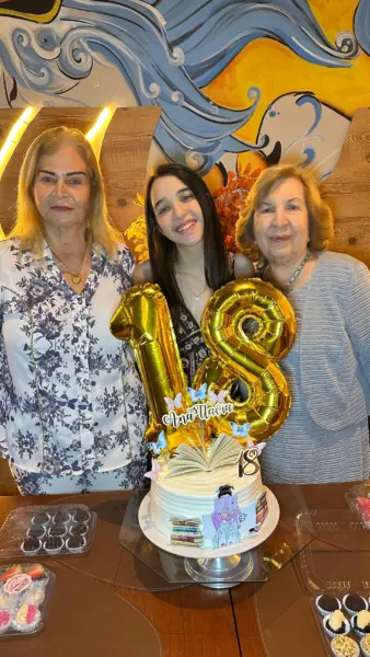 O casal Eliezer e Mercedes foi clicado ao lado do filho, o médico Wilson Barbosa Neto e da nora Fernanda Teixeira, durante casamento em Florença-Itália