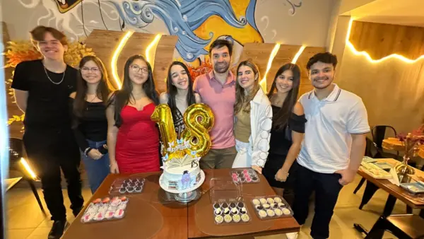O casal Eliezer e Mercedes foi clicado ao lado do filho, o médico Wilson Barbosa Neto e da nora Fernanda Teixeira, durante casamento em Florença-Itália