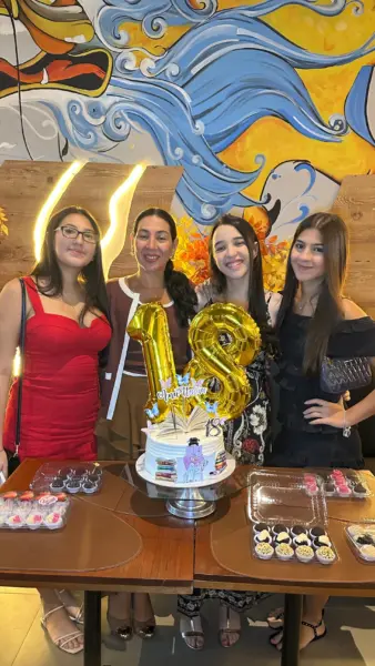 O casal Eliezer e Mercedes foi clicado ao lado do filho, o médico Wilson Barbosa Neto e da nora Fernanda Teixeira, durante casamento em Florença-Itália