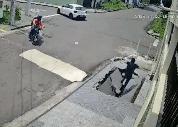 Buraco em calçada que 'engoliu' jovem em Manaus foi causado por vazamento de esgoto, dizem moradores