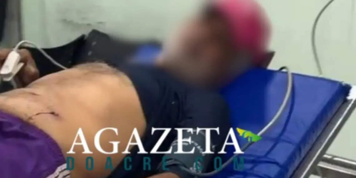 Marceneiro é baleado por ocupantes de carro enquanto estava em bar no 2º Distrito de Rio Branco 1 Marceneiro é baleado por ocupantes de carro enquanto estava em bar no 2º Distrito de Rio Branco