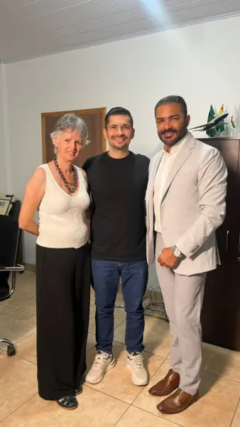 Lauro Santos comemorou seu aniversário ao lado da esposa, Fabíola Pinheiro, reunindo amigos para um almoço em Rio Branco