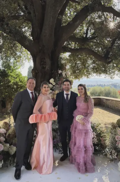O casal Eliezer e Mercedes foi clicado ao lado do filho, o médico Wilson Barbosa Neto e da nora Fernanda Teixeira, durante casamento em Florença-Itália
