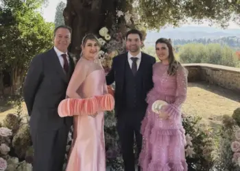 O casal Eliezer e Mercedes foi clicado ao lado do filho, o médico Wilson Barbosa Neto e da nora Fernanda Teixeira, durante casamento em Florença-Itália