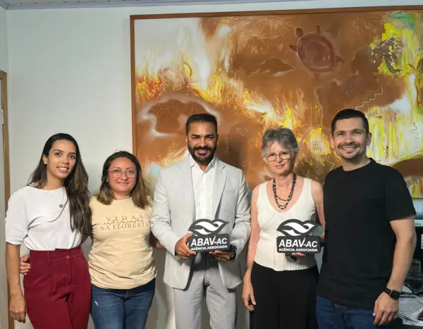 Lauro Santos comemorou seu aniversário ao lado da esposa, Fabíola Pinheiro, reunindo amigos para um almoço em Rio Branco
