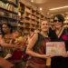 A artista Leila Pinheiro prestigia lançamento de livro com toque acreano no Rio. Veja mais na Coluna da Jackie
