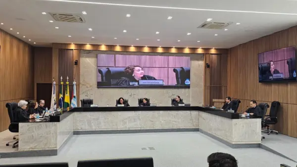Gladson Camelí tem contas de 2022 aprovadas com ressalvas pelo Tribunal de Contas do Estado