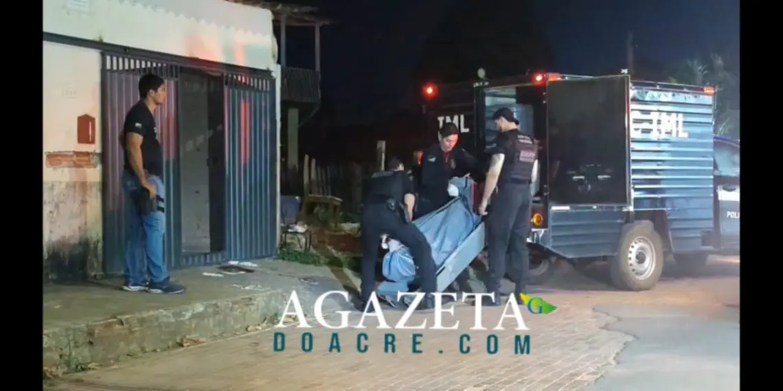 Homem é morto a tiros em frente de casa em Rio Branco