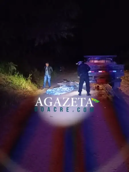 Tragédia: colisão entre motocicleta e caminhonete mata jovem em ramal de Porto Acre