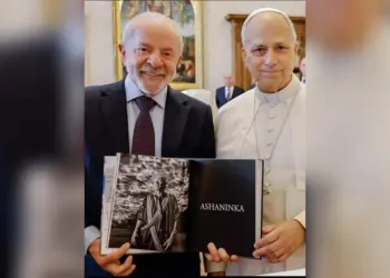 Antônio Piyãko é conhecido internacionalmente por sua trajetória de resistência (Foto: Ricardo Stuckert)
