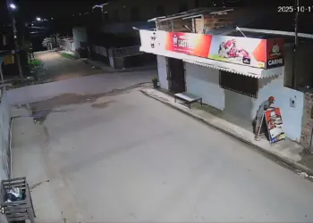 Comércio no Acre sofre seis assaltos consecutivos; câmera flagra ação dos criminosos