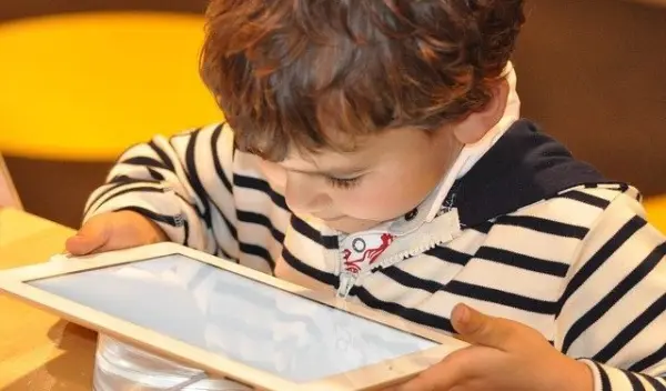 Artigo: Indicação etária para programas de TV e conteúdos digitais passam a ter novas regras