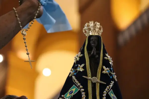 Fiéis celebram Nossa Senhora Aparecida com missa e procissão em Rio Branco