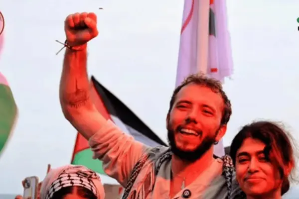 Barco de ativista brasiliense é interceptado por militares de Israel