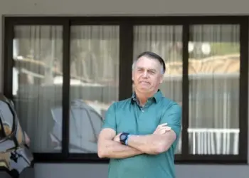 A autorização atende a um pedido apresentado pela defesa de Bolsonaro, que alegou a necessidade de garantir a liberdade religiosa do ex-presidente - (crédito: AFP)