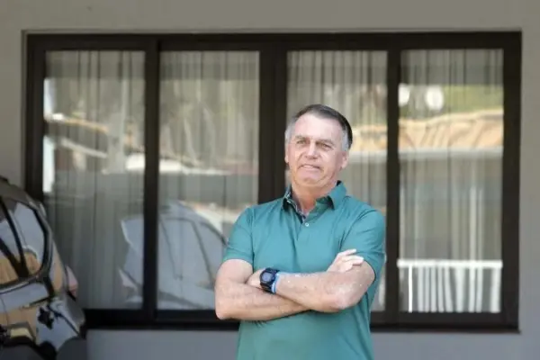Moraes libera grupo de oração na casa de Bolsonaro, mas impõe restrições
