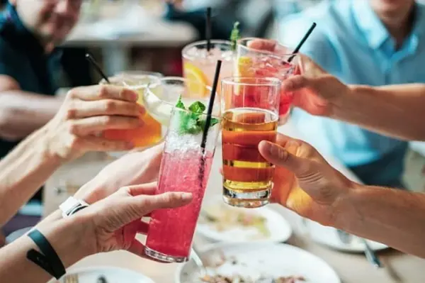 Como identificar bebidas adulteradas: dicas para evitar riscos à saúde