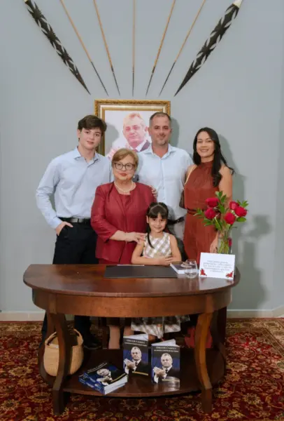Confira o lançamento do livro de Beatriz Cameli em memória de Orleir Cameli