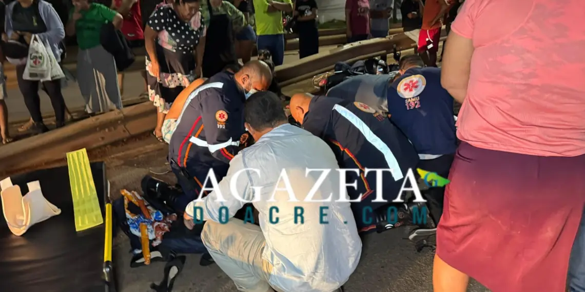 Motociclista de aplicativo tenta conversão proibida e provoca acidente; três ficam feridos em Rio Branco