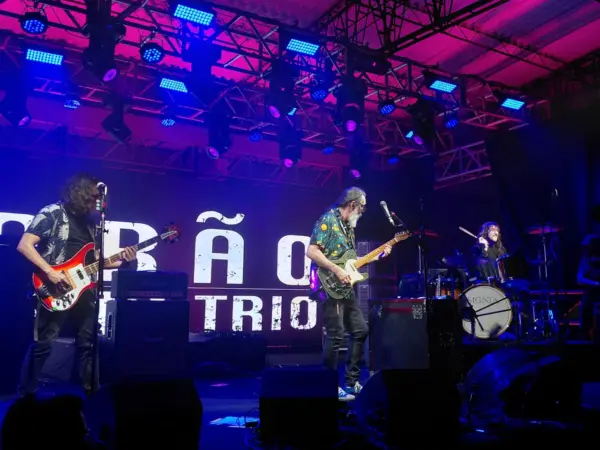 Lobão faz show eletrizante em Rio Branco e marca reinauguração do Juventus; FOTOS