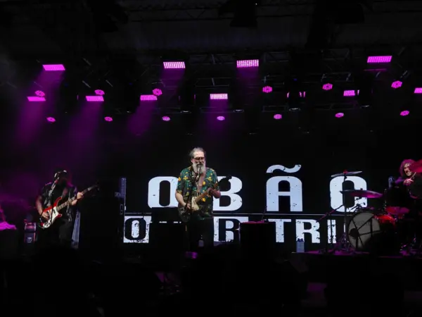 Lobão faz show eletrizante em Rio Branco e marca reinauguração do Juventus; FOTOS
