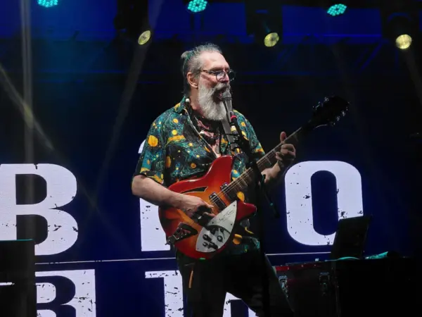 Lobão faz show eletrizante em Rio Branco e marca reinauguração do Juventus; FOTOS