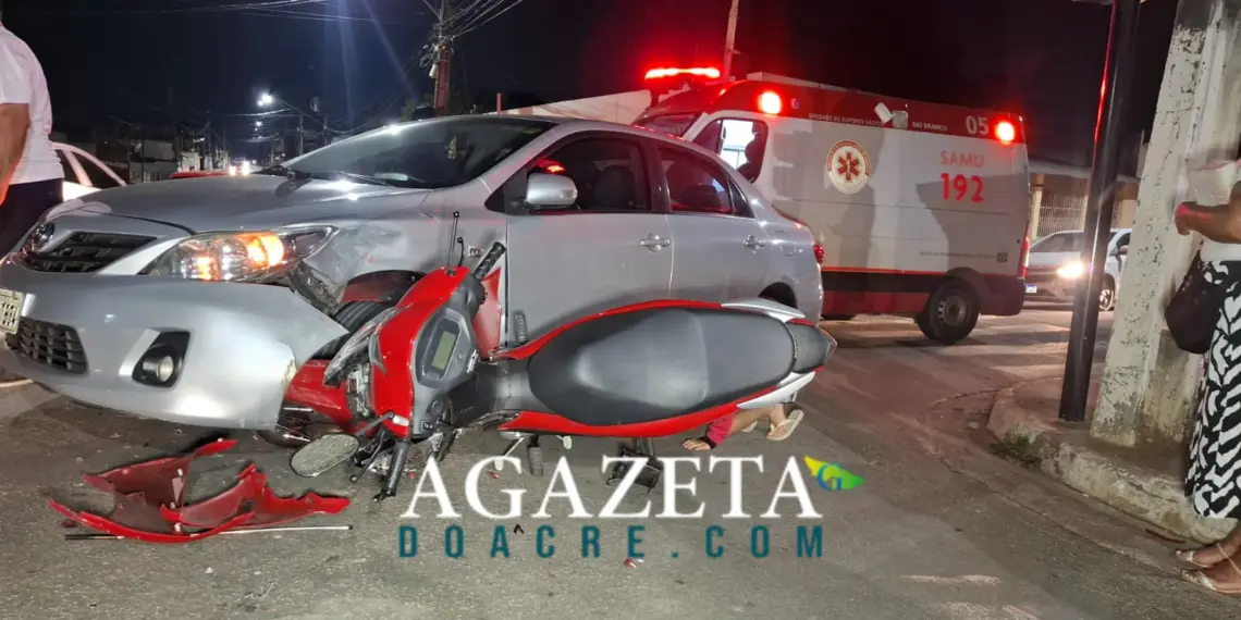 Irmãs ficam feridas após colisão entre moto e carro em cruzamento de Rio Branco