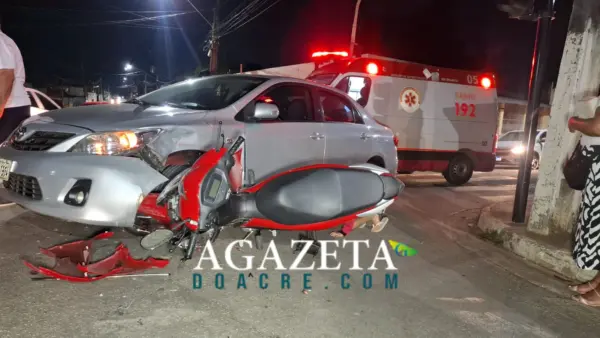 Irmãs ficam feridas após colisão entre moto e carro em cruzamento de Rio Branco