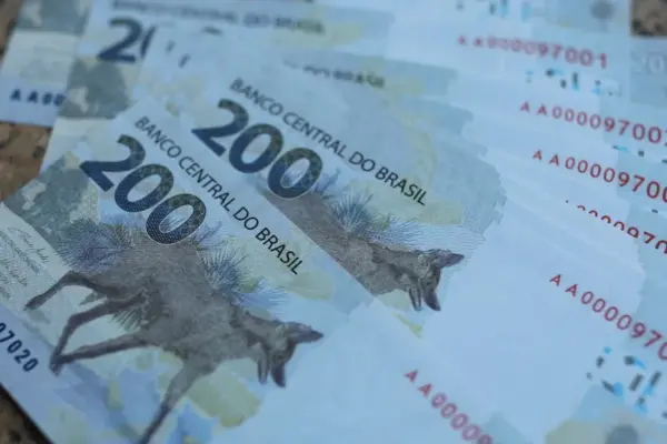 Dobra ocorrência de notas falsas de R$ 200