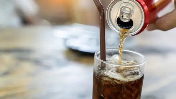 Refrigerante zero oferece um risco maior de gordura no fígado que o normal