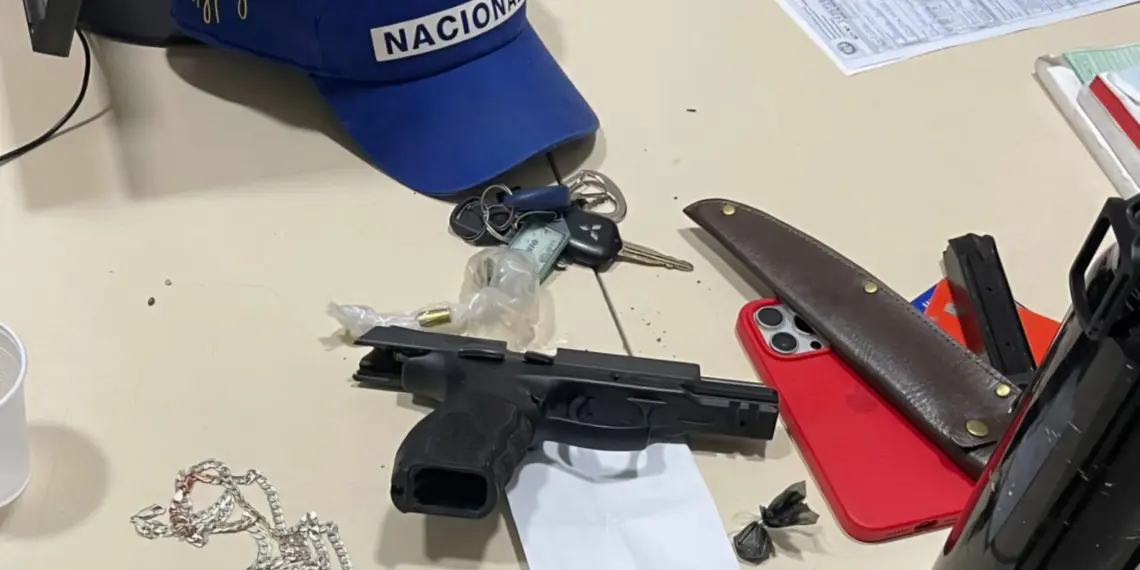 Homem é detido após efetuar disparos em frente à casa da namorada e perseguição em Rio Branco